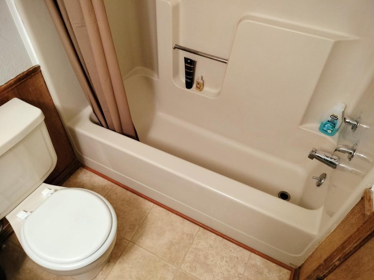 Golden Sunflower'S Apt B1 Лоутън Екстериор снимка