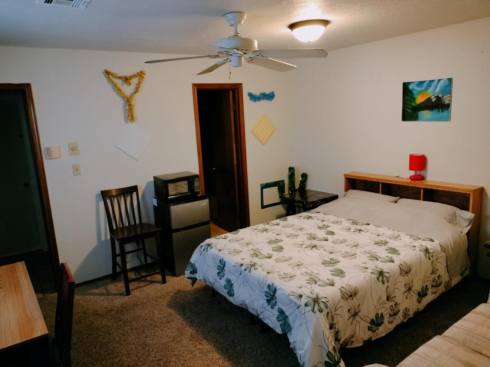 Golden Sunflower'S Apt B1 Лоутън Екстериор снимка
