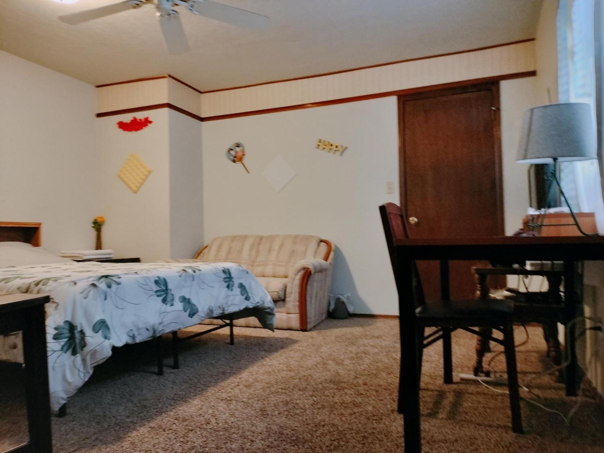 Golden Sunflower'S Apt B1 Лоутън Екстериор снимка